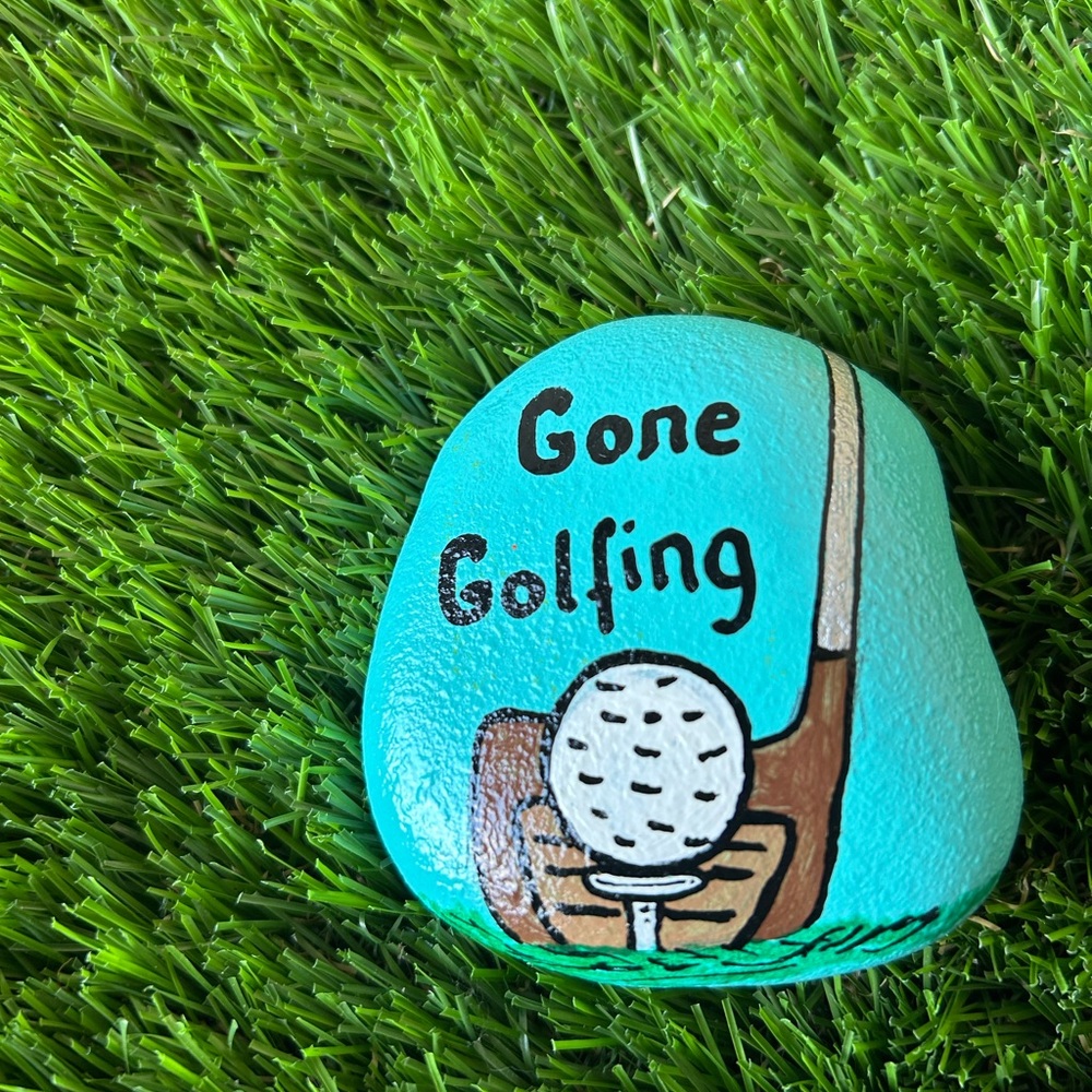 Golf-Themed Painted Rock Decor